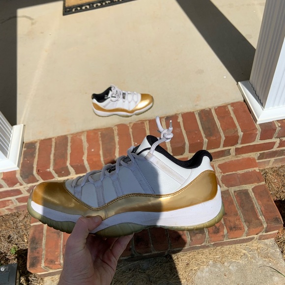 Jordan 11 low. - Picture 1 of 3
